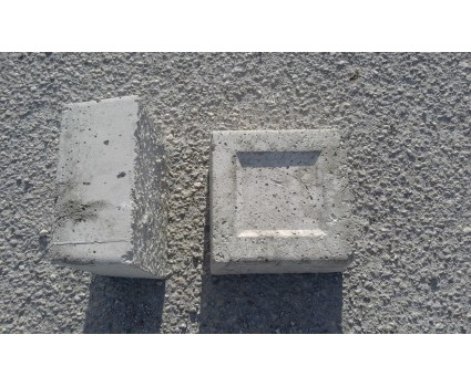 Base in cemento con bordino 18x18x8 