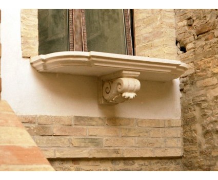 mensole e piano balcone in pietra della Maiella 