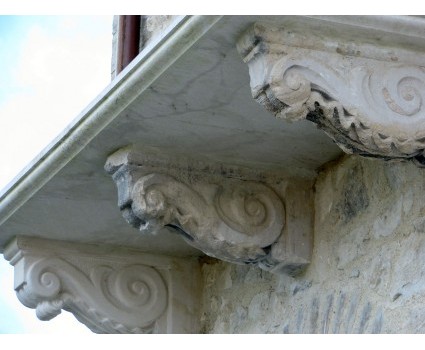 ristrutturazione balcone con recupero di vecchie mensole 