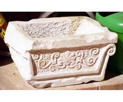 vaschetta in pietra della Maiella con decoro classico 
