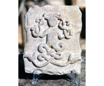 divinità celtica,pietra scura della Maiella 